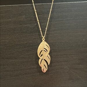 Elegant Good lold Leaf Necklace